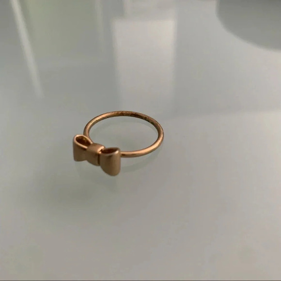 Madewell Gold Bow Ring - Picture 2 of 3